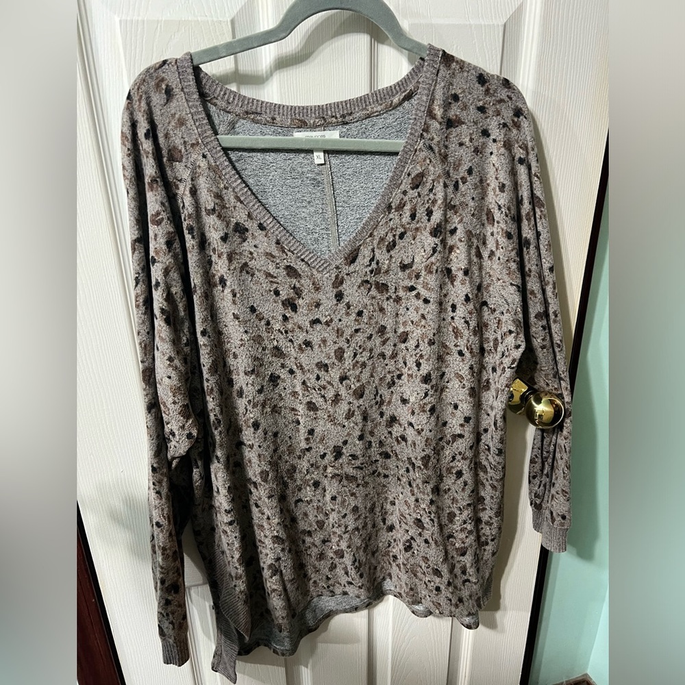 Tunic length V neck lightweight sweater XL